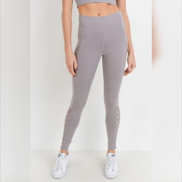 Hybrid Mesh & Lattice Straps Full Pocket Leggings - Picture 2 of 5